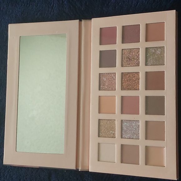 Make up - Picture 2 of 2